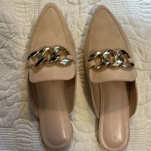 Pointed toe mule flats